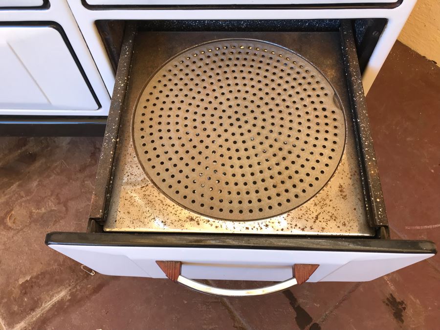 Vintage WEDGEWOOD Porcelain Stove With Light In Great Condition (Was Working - May Need Servicing) [Photo 24]