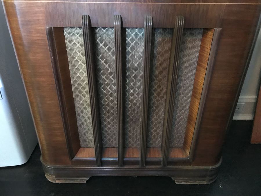 Vintage Art Deco PHILCO Upright Tube Radio With Record Player Needs Servicing 30'W X 16'D X 34'H [Photo 5]