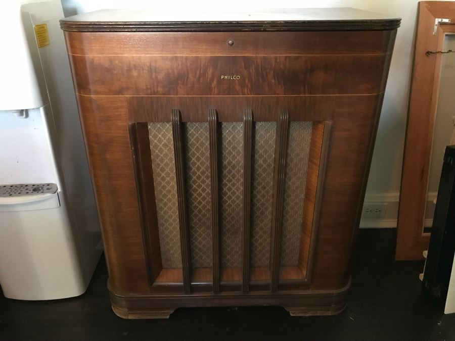 Vintage Art Deco PHILCO Upright Tube Radio With Record Player Needs Servicing 30'W X 16'D X 34'H