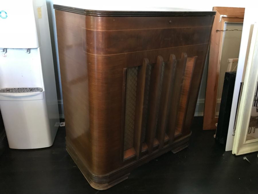 Vintage Art Deco PHILCO Upright Tube Radio With Record Player Needs Servicing 30'W X 16'D X 34'H [Photo 16]