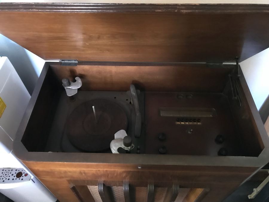 Vintage Art Deco PHILCO Upright Tube Radio With Record Player Needs Servicing 30'W X 16'D X 34'H [Photo 6]