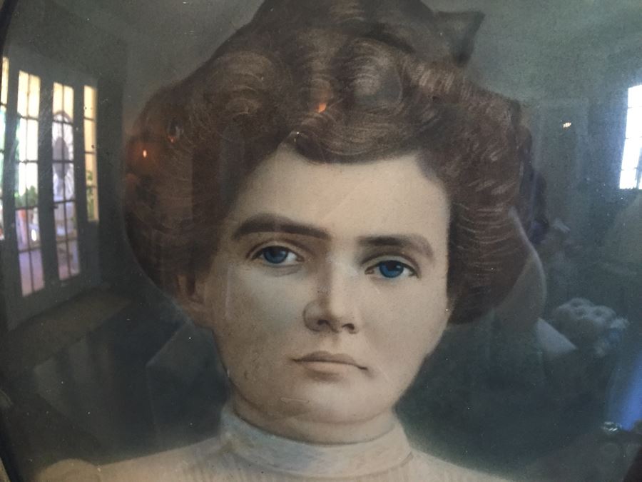 Vintage Convex Glass Picture Frame With Old Portrait Of Woman 20' X 14' [Photo 2]