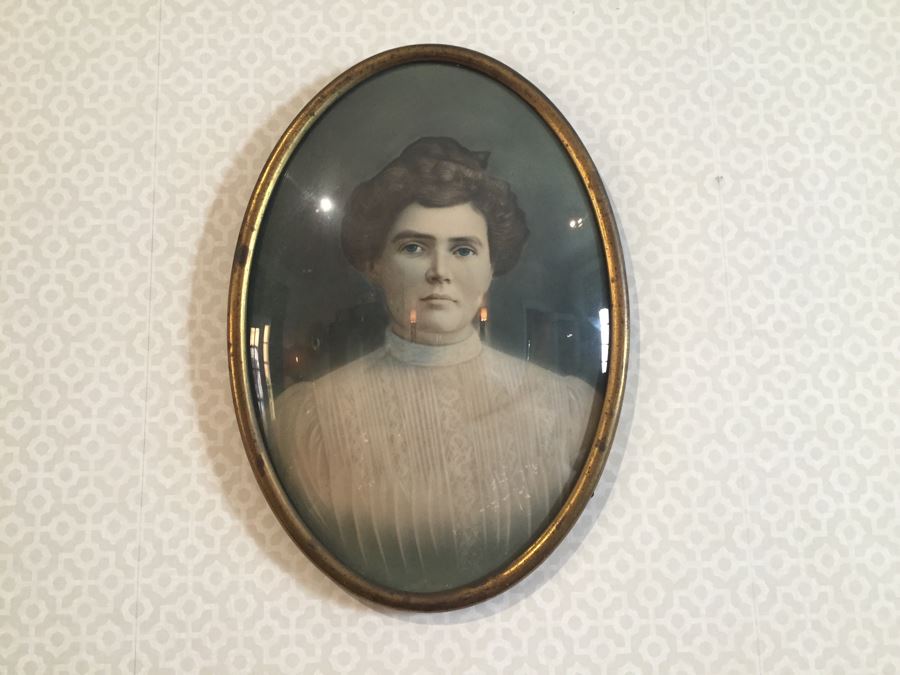 Vintage Convex Glass Picture Frame With Old Portrait Of Woman 20' X 14' [Photo 1]