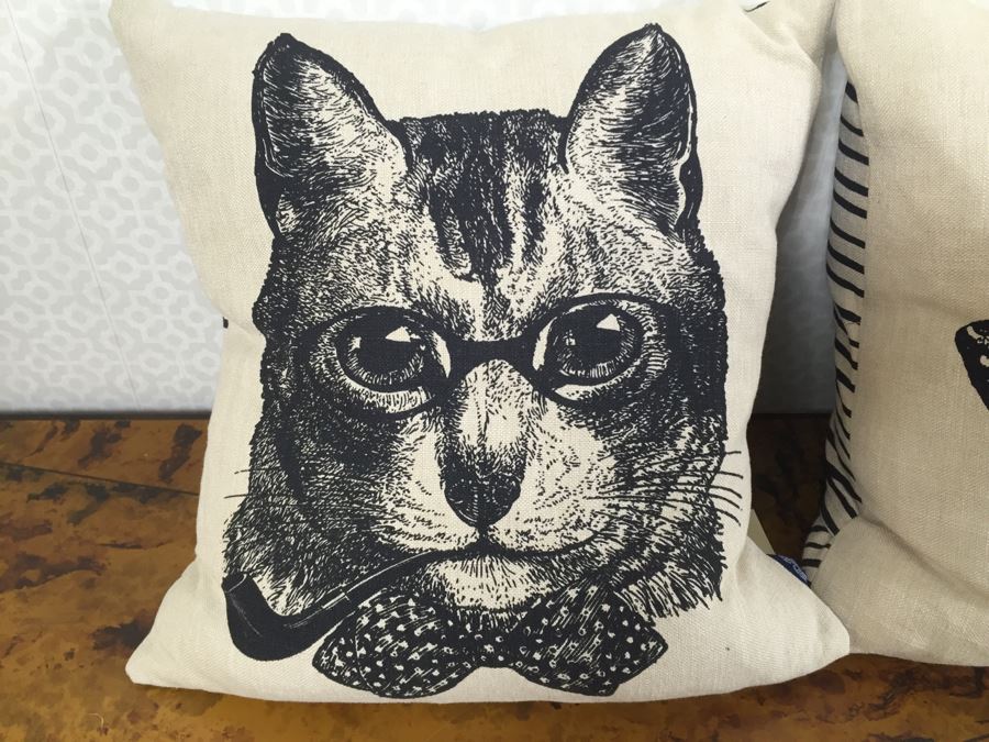 Pair Of New Chase And Wonder Cat And Dog Print Throw Pillows [Photo 2]