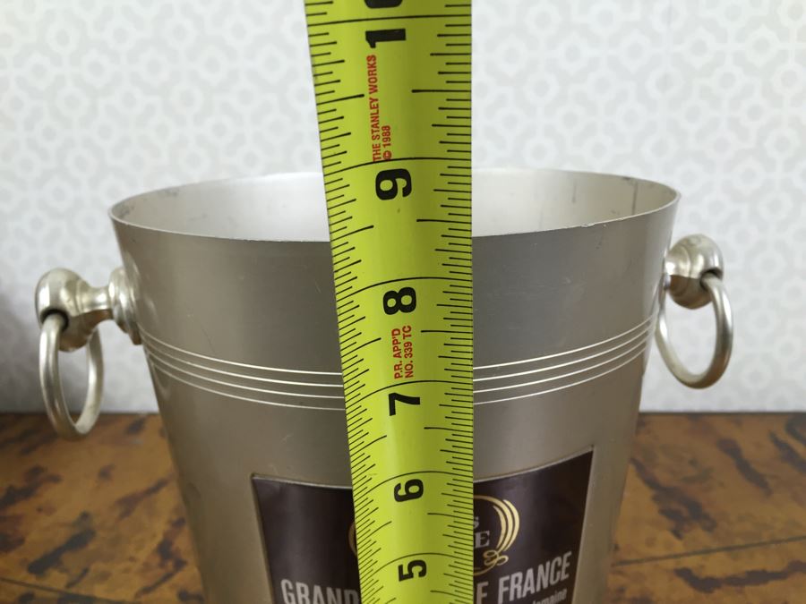 Picnic Basket Filled With New Products Including Laguiole Pocket Knife Bar Tool (Retails $65), (5) Manners For Women Books, Metal Ice Bucket And Various Linens [Photo 18]