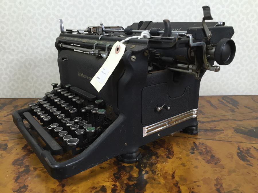 Vintage Underwood Mechanical Typewriter [Photo 1]