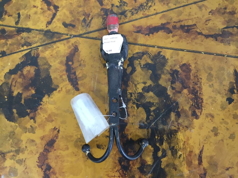 Various Wall Hooks, Ornaments, Glass Bowl And Brass Heart Boxes - See Photos [Photo 17]