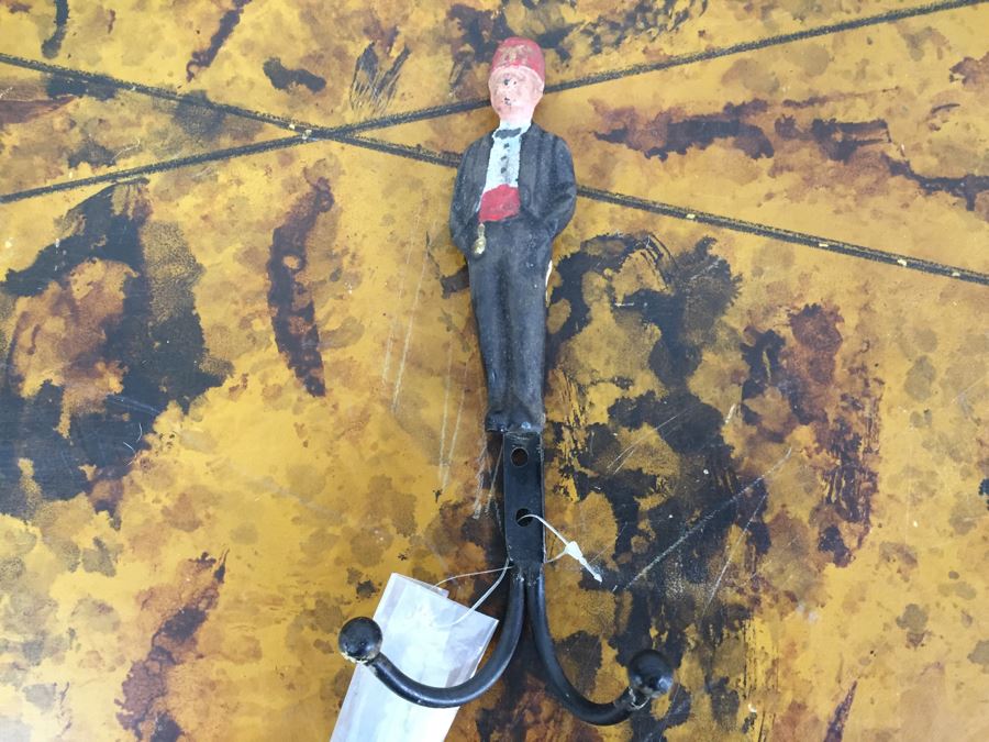 Various Wall Hooks, Ornaments, Glass Bowl And Brass Heart Boxes - See Photos [Photo 14]