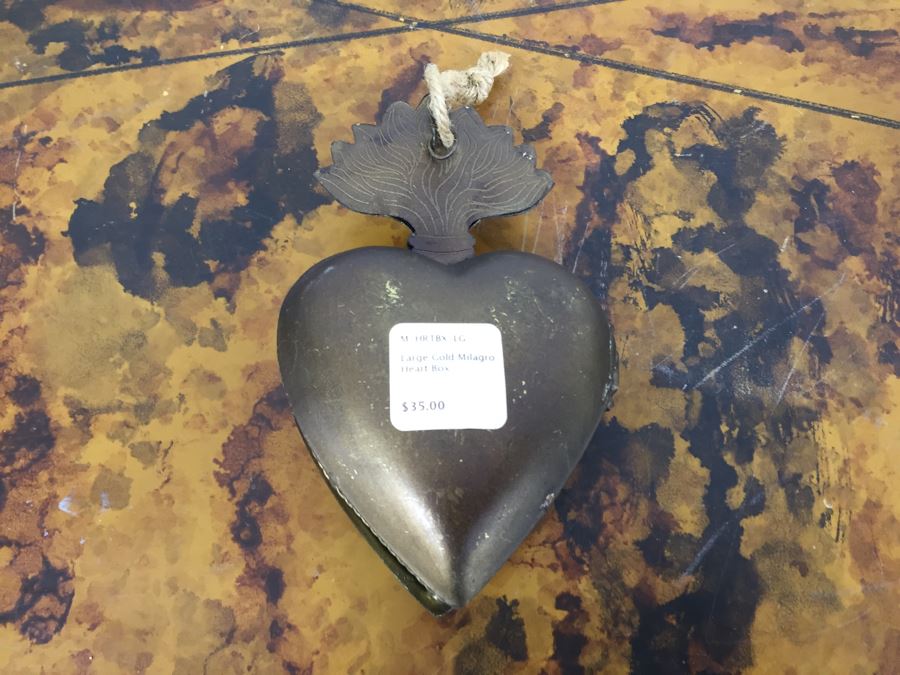 Various Wall Hooks, Ornaments, Glass Bowl And Brass Heart Boxes - See Photos [Photo 23]