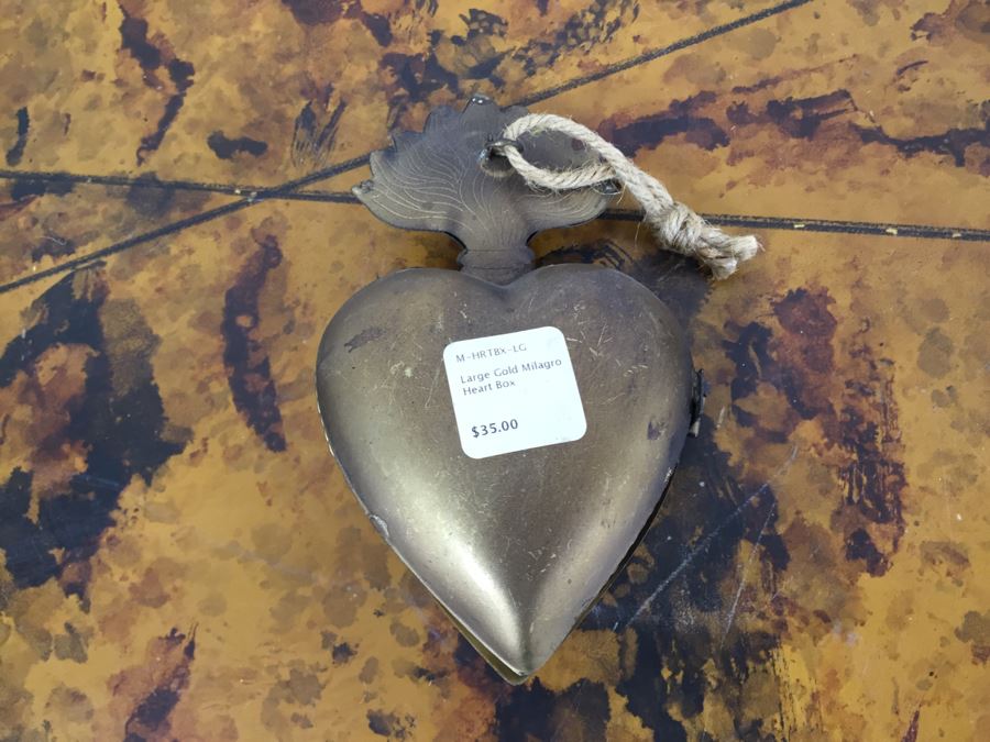 Various Wall Hooks, Ornaments, Glass Bowl And Brass Heart Boxes - See Photos [Photo 30]