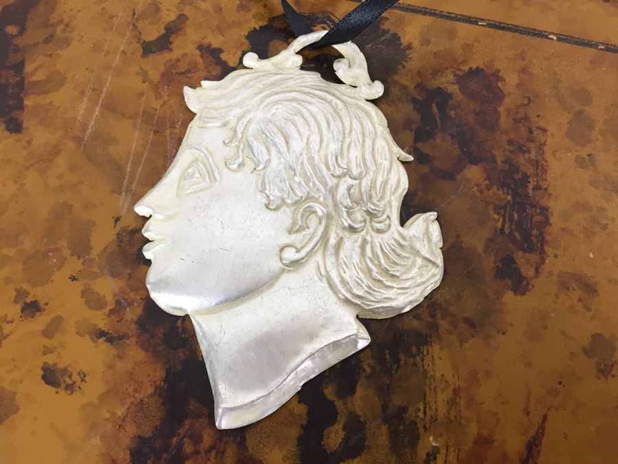 Various Wall Hooks, Ornaments, Glass Bowl And Brass Heart Boxes - See Photos [Photo 3]