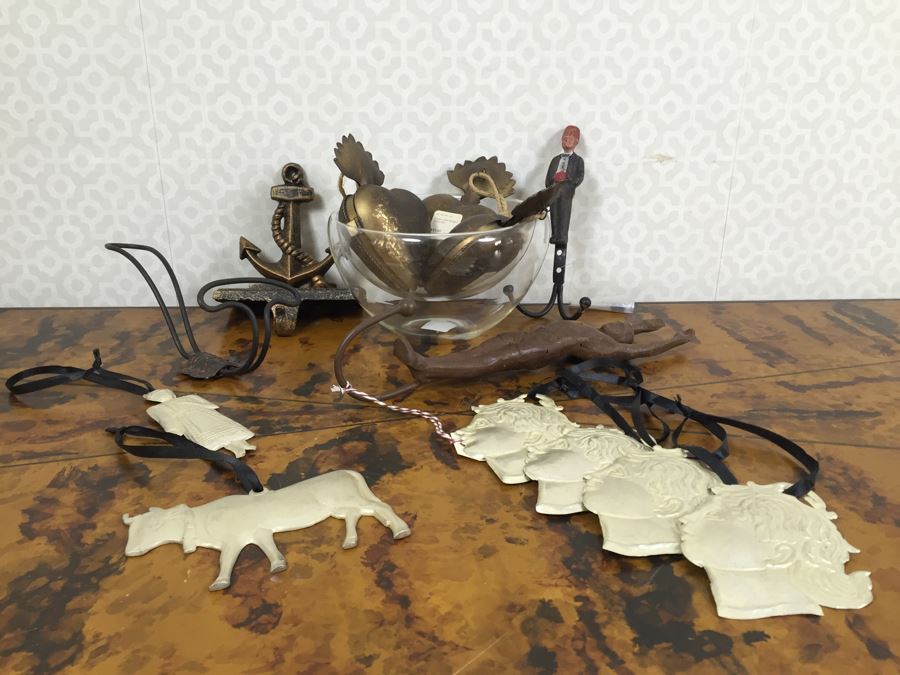 Various Wall Hooks, Ornaments, Glass Bowl And Brass Heart Boxes - See Photos [Photo 1]
