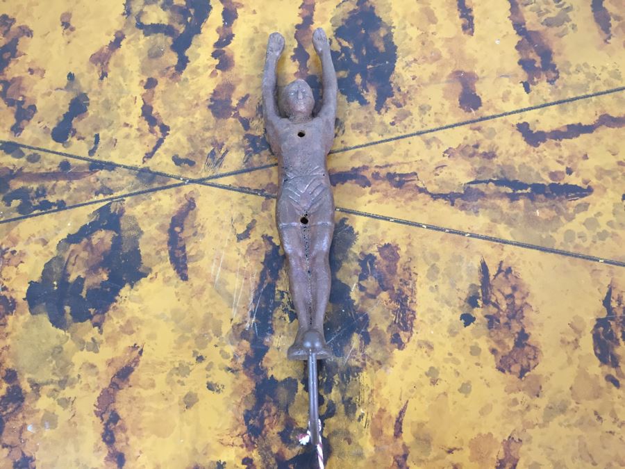 Various Wall Hooks, Ornaments, Glass Bowl And Brass Heart Boxes - See Photos [Photo 12]