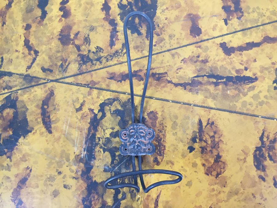 Various Wall Hooks, Ornaments, Glass Bowl And Brass Heart Boxes - See Photos [Photo 18]