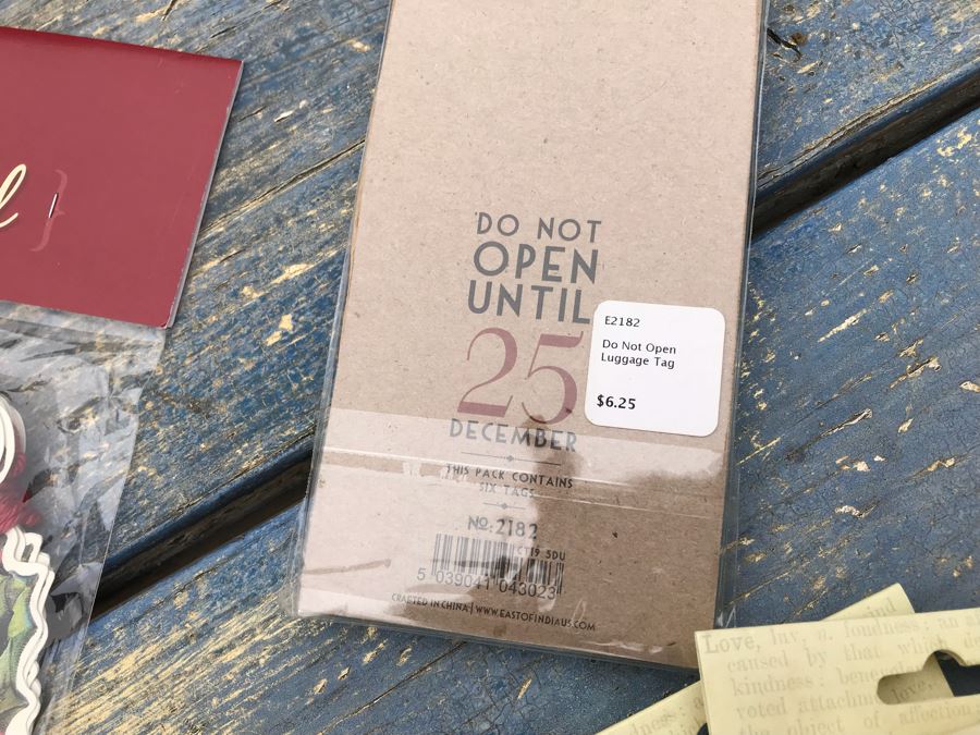 JUST ADDED - NEW Christmas Decoration Lot With (6) Santa's Magic Keys, (9) Table Confetti Sets, Christmas Card Sets, Christmas Tags, Glass Ornaments And Stockings - See Photos [Photo 12]