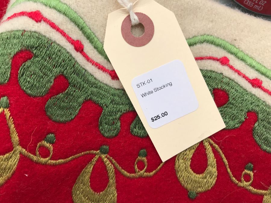 JUST ADDED - NEW Christmas Decoration Lot With (6) Santa's Magic Keys, (9) Table Confetti Sets, Christmas Card Sets, Christmas Tags, Glass Ornaments And Stockings - See Photos [Photo 18]