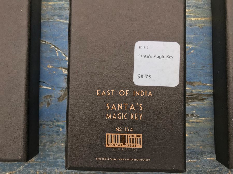 JUST ADDED - NEW Christmas Decoration Lot With (6) Santa's Magic Keys, (9) Table Confetti Sets, Christmas Card Sets, Christmas Tags, Glass Ornaments And Stockings - See Photos [Photo 6]