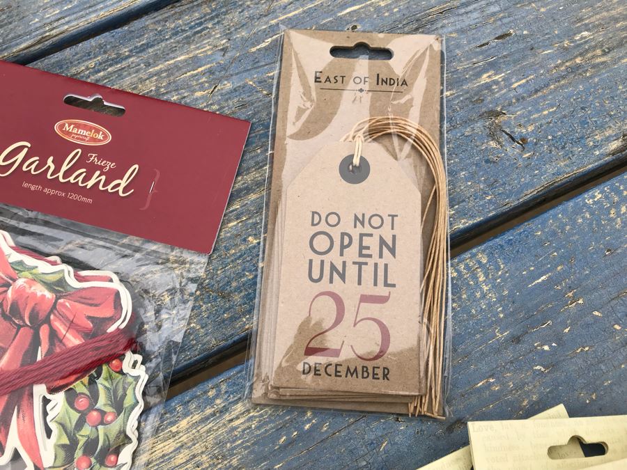 JUST ADDED - NEW Christmas Decoration Lot With (6) Santa's Magic Keys, (9) Table Confetti Sets, Christmas Card Sets, Christmas Tags, Glass Ornaments And Stockings - See Photos [Photo 9]