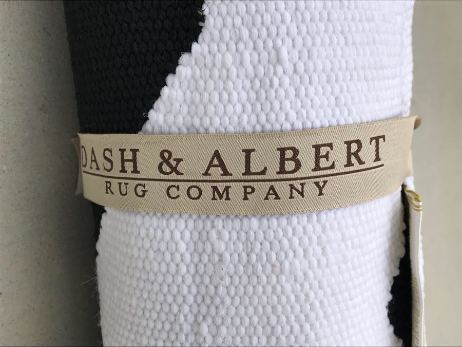 JUST ADDED - NEW Dash & Albert Rug Company Handwoven Polypropylene UV Rug 6' X 9' White With Black Pattern [Photo 4]
