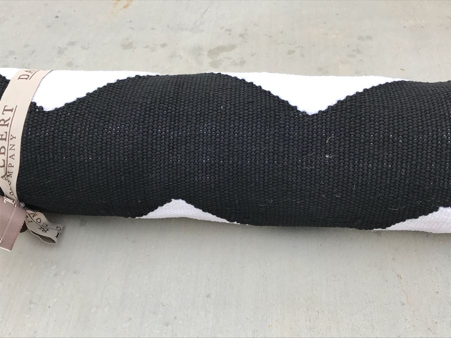 JUST ADDED - NEW Dash & Albert Rug Company Handwoven Polypropylene UV Rug 6' X 9' White With Black Pattern [Photo 5]