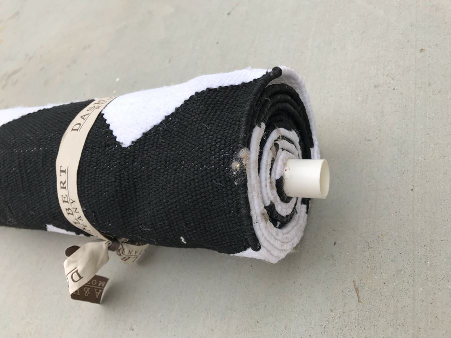 JUST ADDED - NEW Dash & Albert Rug Company Handwoven Polypropylene UV Rug 6' X 9' White With Black Pattern [Photo 8]