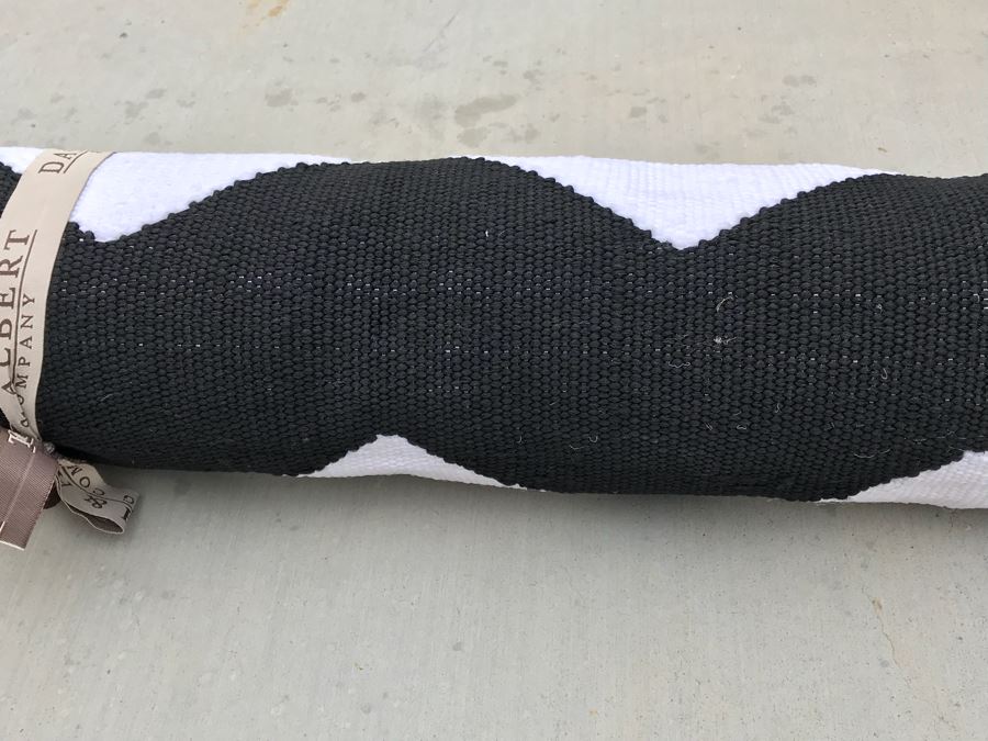 JUST ADDED - NEW Dash & Albert Rug Company Handwoven Polypropylene UV Rug 6' X 9' White With Black Pattern [Photo 6]