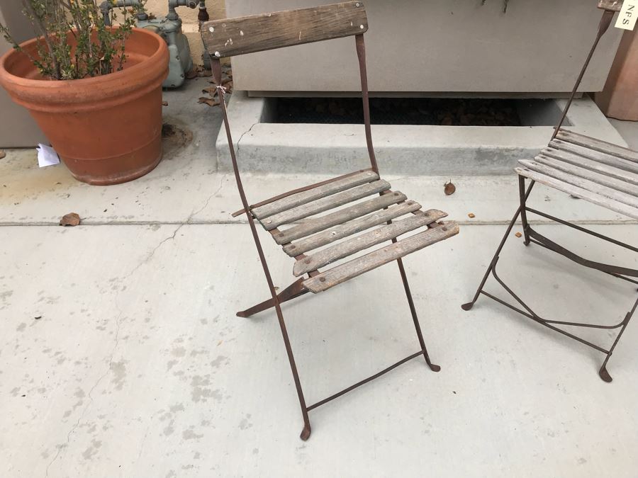 JUST ADDED Pair Of Vintage Wood And Metal Folding Chairs   29400 Hkv1 