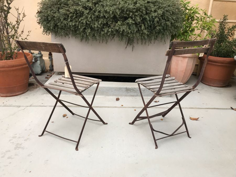 JUST ADDED Pair Of Vintage Wood And Metal Folding Chairs   29400 Nn4d 