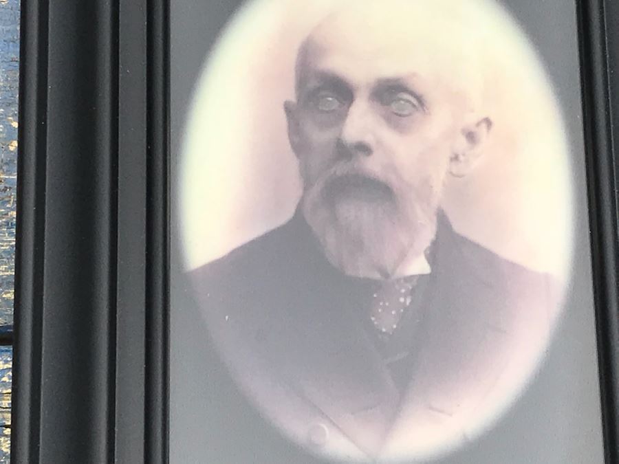 JUST ADDED - Collection Of Haunted Memories Spooky 5' X 7' Changing Portraits (5) Are Framed [Photo 8]