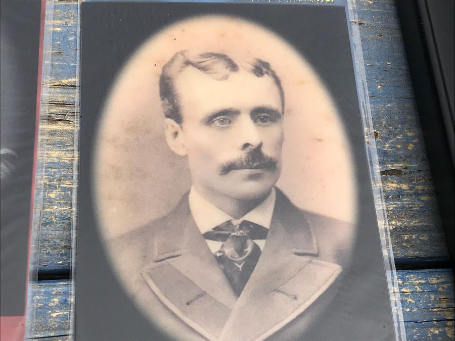 JUST ADDED - Collection Of Haunted Memories Spooky 5' X 7' Changing Portraits (5) Are Framed [Photo 6]