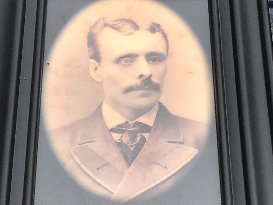 JUST ADDED - Collection Of Haunted Memories Spooky 5' X 7' Changing Portraits (5) Are Framed [Photo 10]