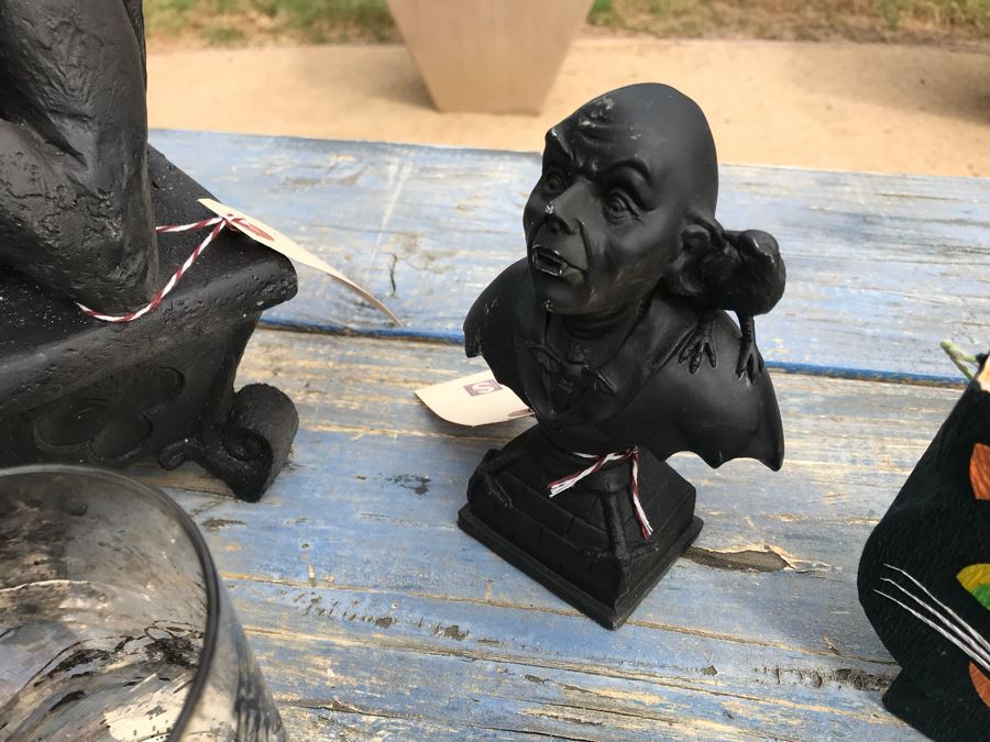 JUST ADDED - Halloween Decoration Lot With Metal Hanging Skeleton And Gargoyle [Photo 6]