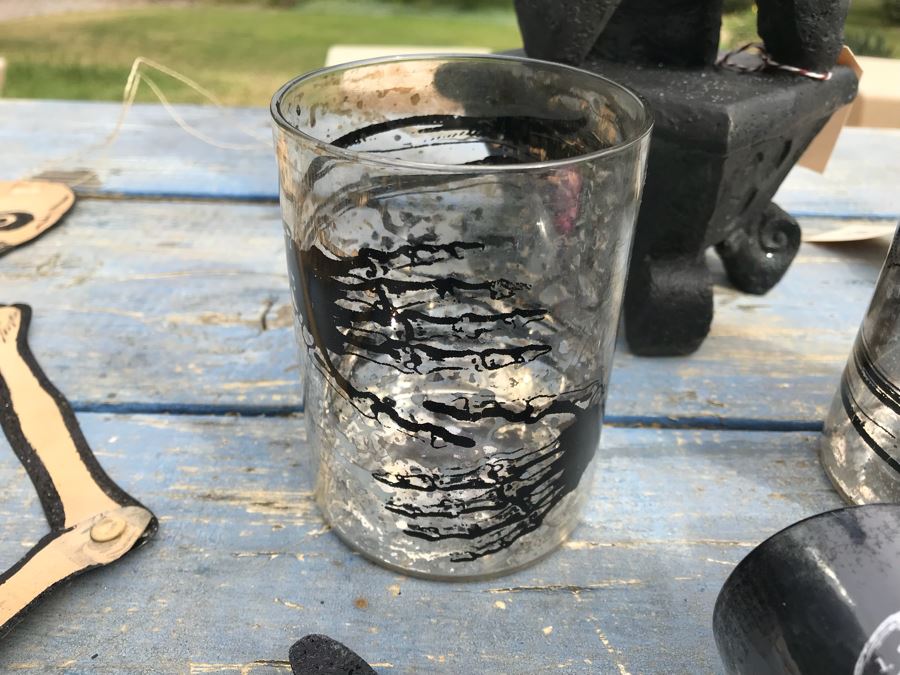 JUST ADDED - Halloween Decoration Lot With Metal Hanging Skeleton And Gargoyle [Photo 15]