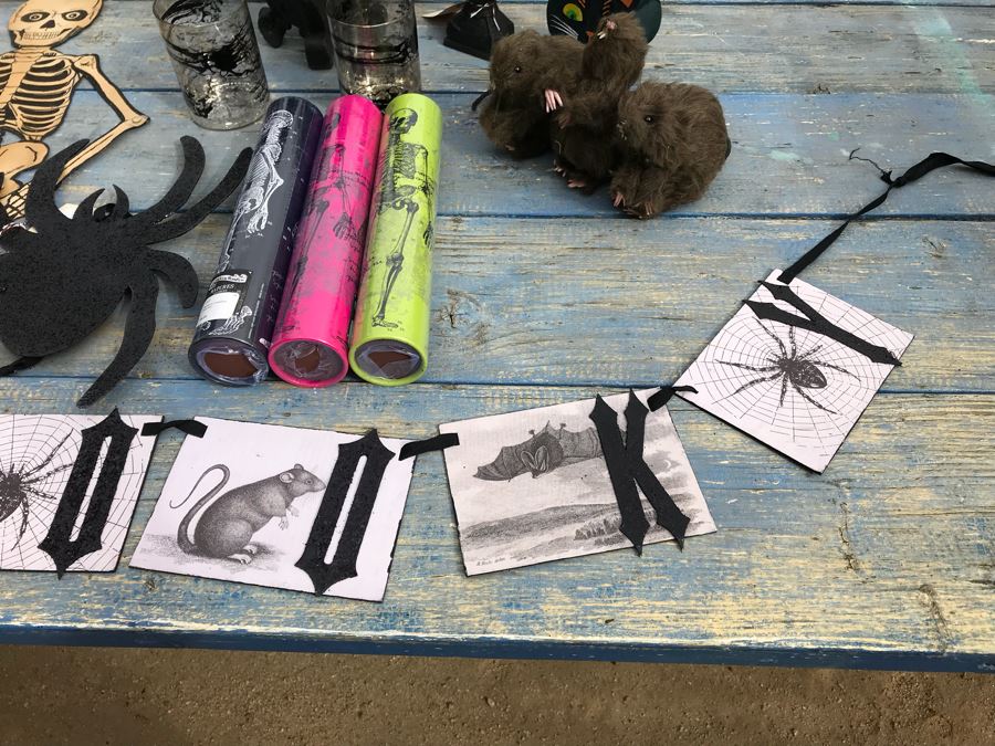 JUST ADDED - Halloween Decoration Lot With Metal Hanging Skeleton And Gargoyle [Photo 14]