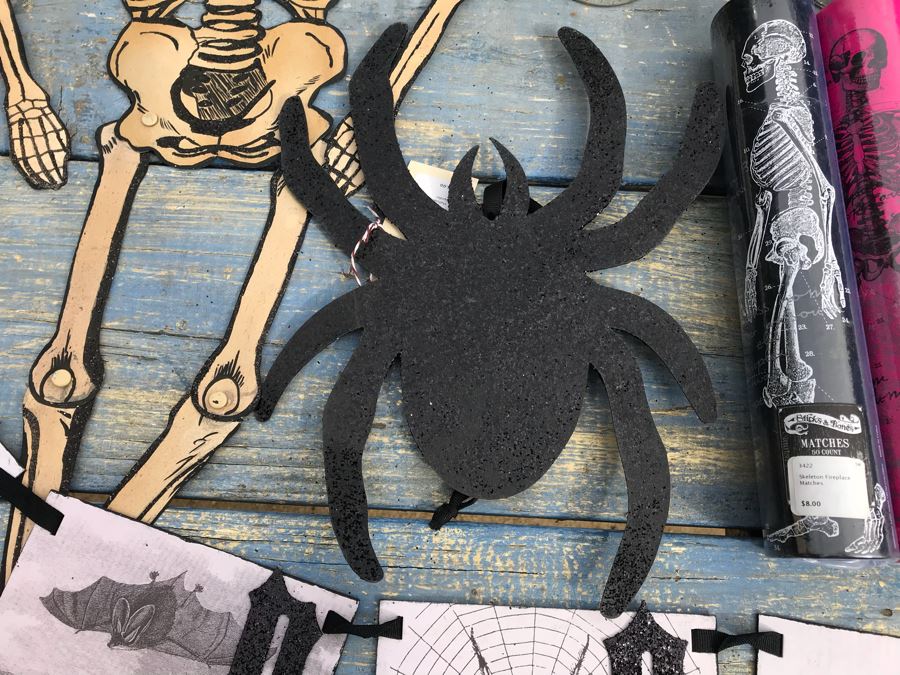 JUST ADDED - Halloween Decoration Lot With Metal Hanging Skeleton And Gargoyle [Photo 11]