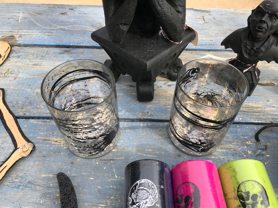 JUST ADDED - Halloween Decoration Lot With Metal Hanging Skeleton And Gargoyle [Photo 17]