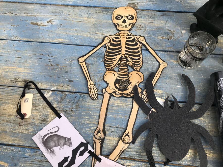 JUST ADDED - Halloween Decoration Lot With Metal Hanging Skeleton And Gargoyle [Photo 12]