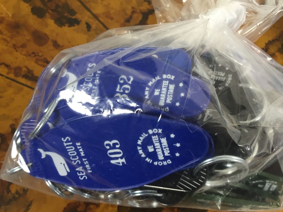 JUST ADDED - Canvas Shopping Bag Lot Filled With New Product Including Notecards, Cards, Gift Tags, Petite Parcel Sets, Desk Name Plate, Keychains - See Photos [Photo 24]