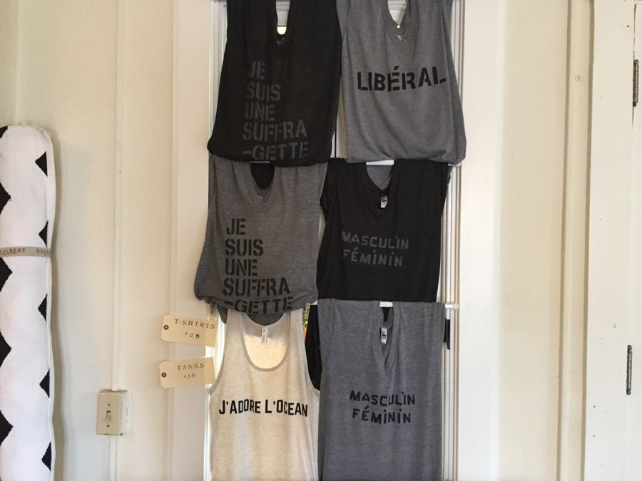 JUST ADDED - (6) Women's T-Shirts Various Sizes [Photo 1]