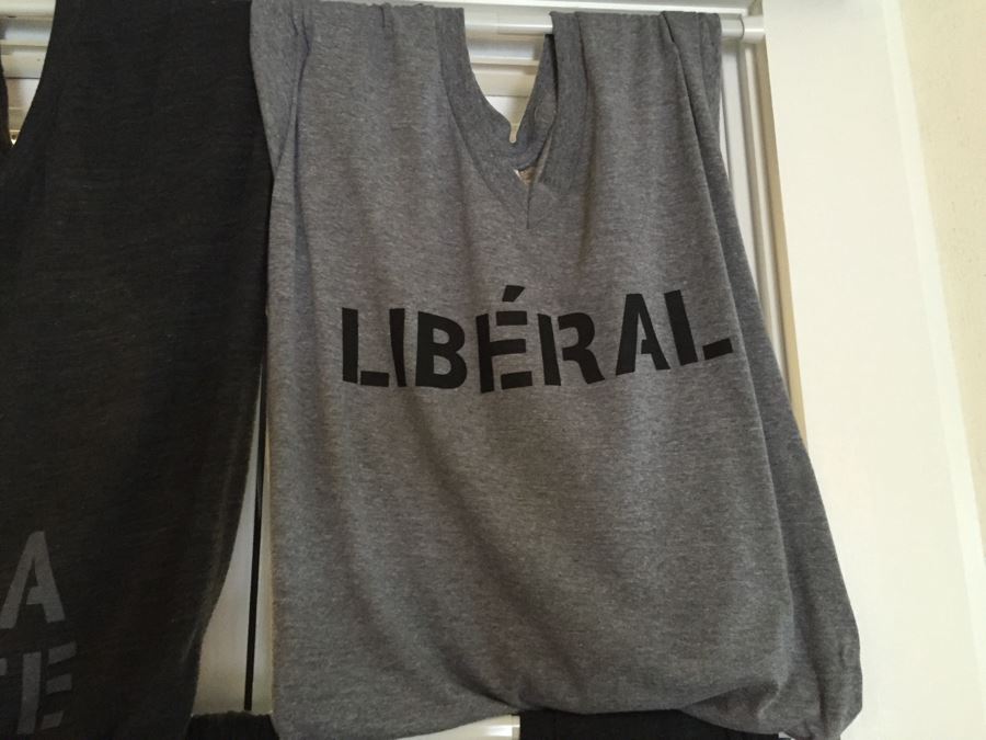 JUST ADDED - (6) Women's T-Shirts Various Sizes [Photo 3]