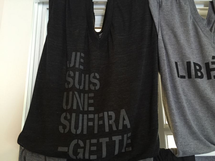 JUST ADDED - (6) Women's T-Shirts Various Sizes [Photo 2]