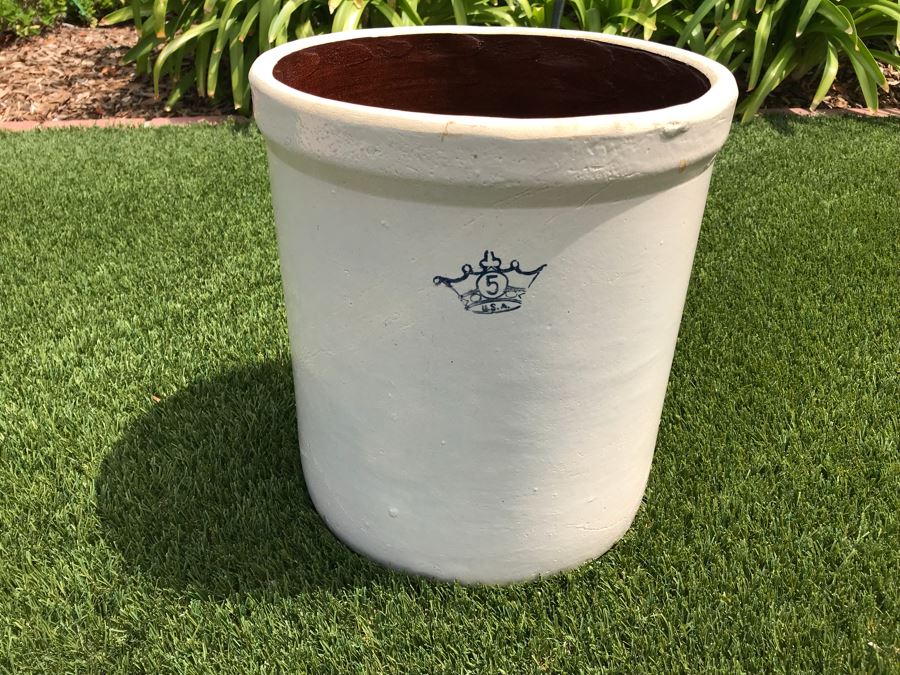 JUST ADDED - 12'R X 14'H Vintage Crock Pot [Photo 1]