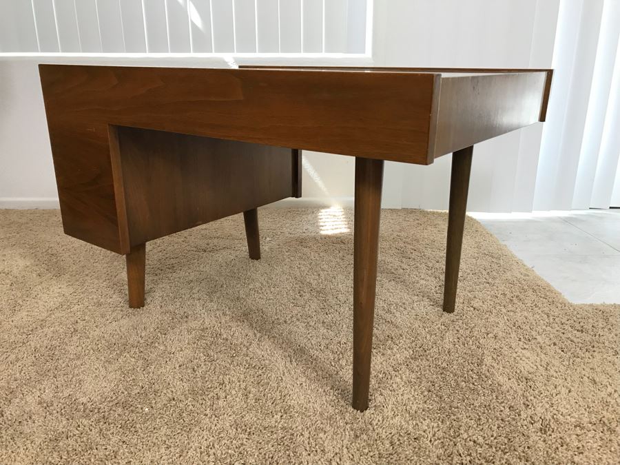 Mid-Century Modern Wooden Side Table [Photo 10]