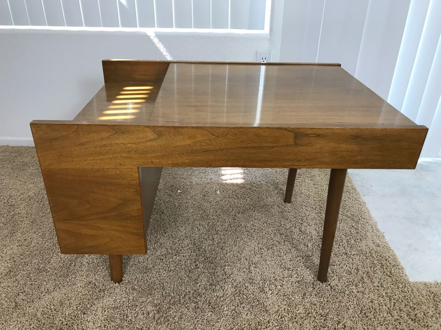 Mid-Century Modern Wooden Side Table [Photo 2]