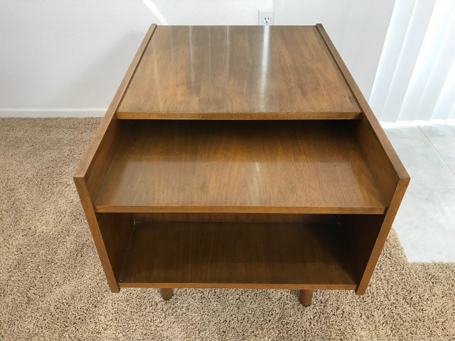 Mid-Century Modern Wooden Side Table [Photo 4]