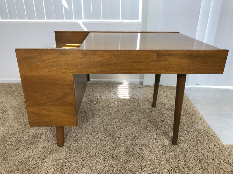 Mid-Century Modern Wooden Side Table [Photo 8]