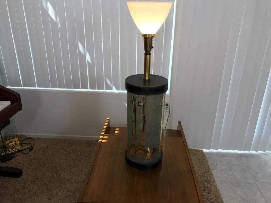 Mid-Century Modern Giraffe Motif Glass Table Lamp With Shade (Working But May Need Rewiring) [Photo 12]