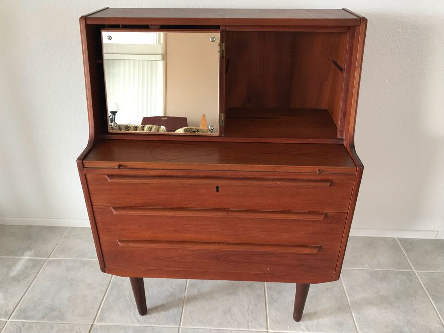 Mid-Century Modern Secretary Desk Chest Of Drawers With Mirror By Venesta Made In Finland [Photo 10]
