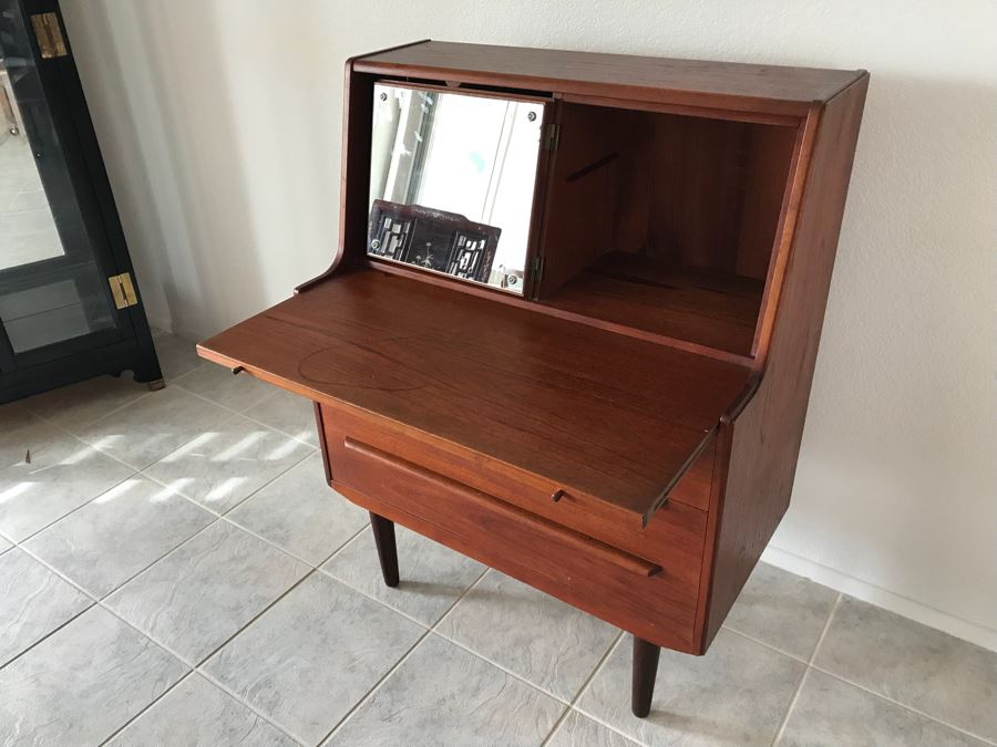 Mid-Century Modern Secretary Desk Chest Of Drawers With Mirror By Venesta Made In Finland [Photo 21]