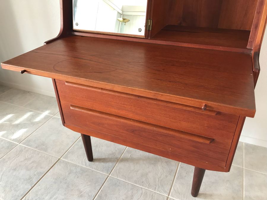 Mid-Century Modern Secretary Desk Chest Of Drawers With Mirror By Venesta Made In Finland [Photo 20]